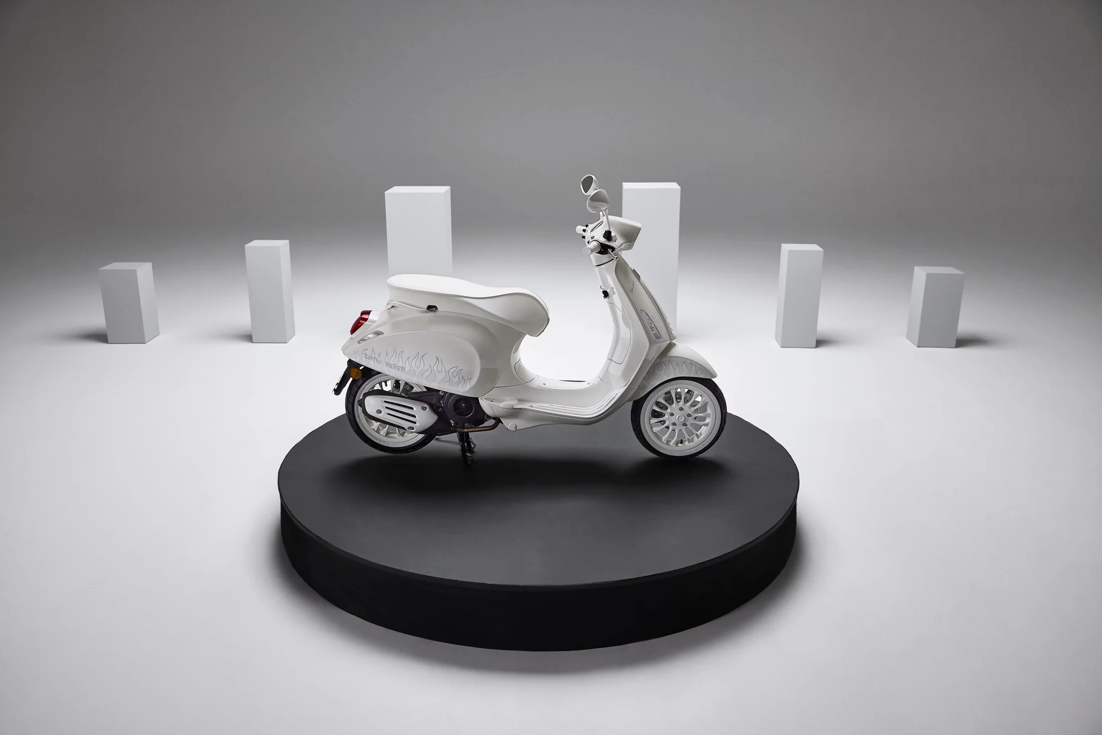 JUSTIN BIEBER × VESPA — imagen 2