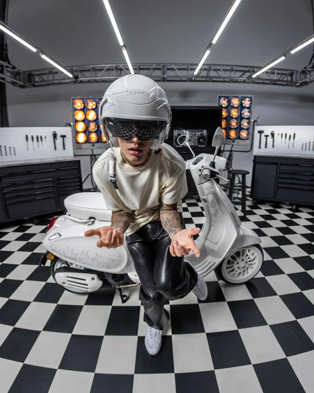 JUSTIN BIEBER × VESPA — imagen 5